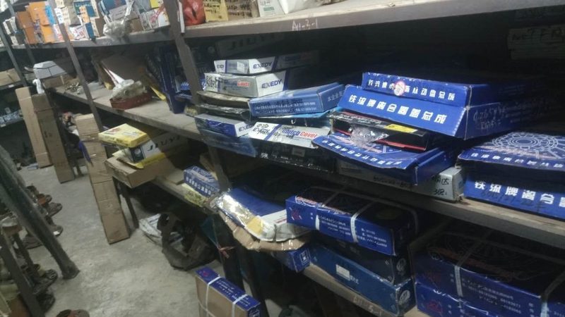 上海汽车作为国内知名汽车品牌，其大灯灯泡型号也较为丰富。以下是一些常见型号：